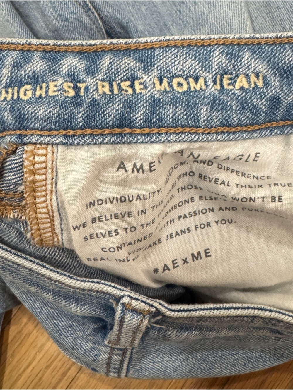 American Eagle Highest Rise Mom Jean 4 - Picture 4 of 7